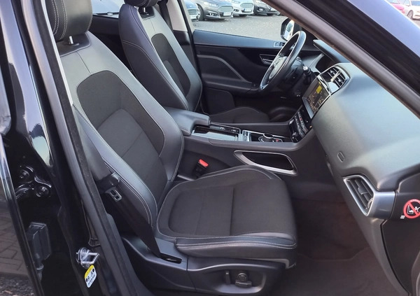 Jaguar F-Pace cena 109000 przebieg: 145000, rok produkcji 2017 z Swarzędz małe 742